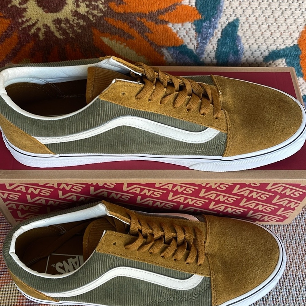 Vans WMNS Old Skool
Mini Cord Green/Brown
VN000ZNIT20A

Old Skool Corduroy - Picture 6 of 16